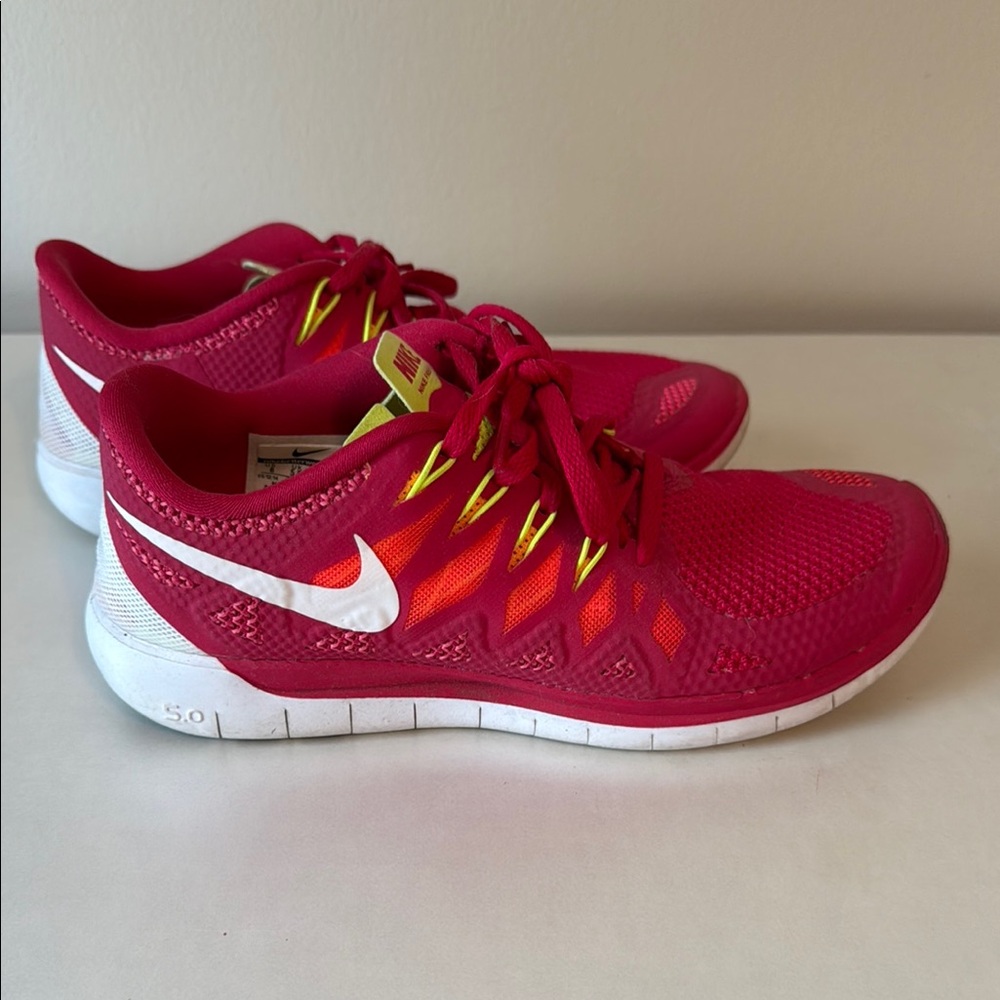 Nike Red and White Athletic Shoes Lightweight Breathable